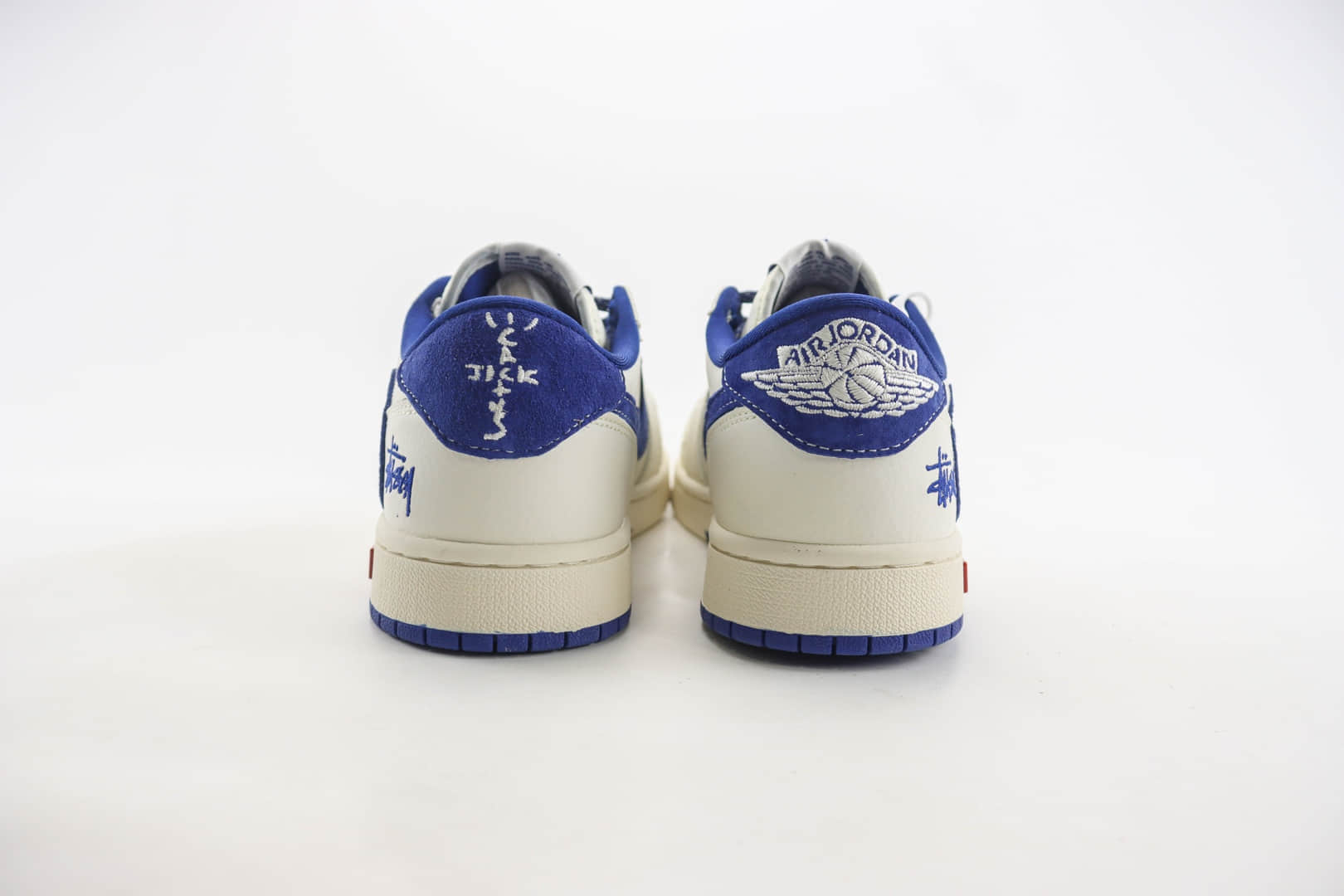 乔丹Stussy x Supreme x Air Jordan 1 Low纯原版本斯图西联名AJ1白蓝翻毛勾板鞋 莆田AJ货源 货号：SJ2068-127