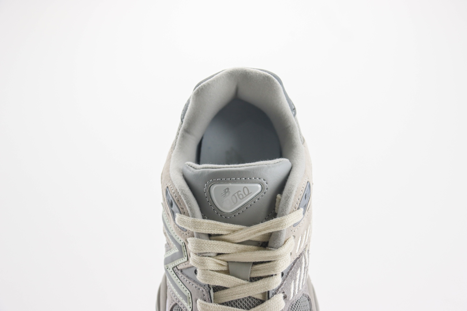 新百伦New Balance 9060纯原版本灰色NB9060复古慢跑鞋 莆田新百伦货源 货号:U9060JCG