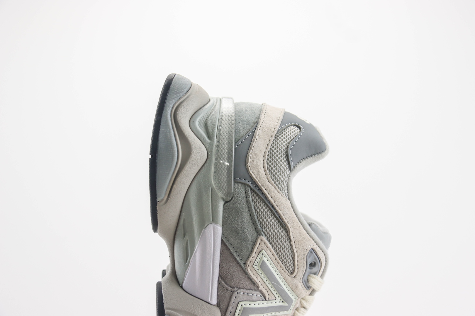 新百伦New Balance 9060纯原版本灰色NB9060复古慢跑鞋 莆田新百伦货源 货号:U9060JCG