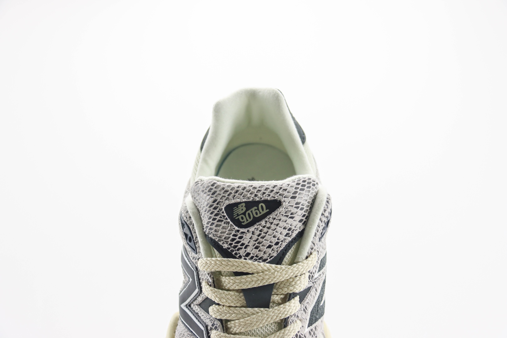 新百伦New Balance 9060纯原版本NB9060蛇年限定复古运动慢跑鞋 莆田复刻鞋货源 货号:U9060SNA