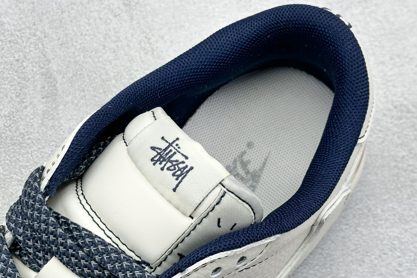 乔丹Stussy x Air Jordan 1 Low纯原版本斯图西联名AJ1灰线火焰低帮板鞋 莆田AJ代理 货号：ZH2598-230