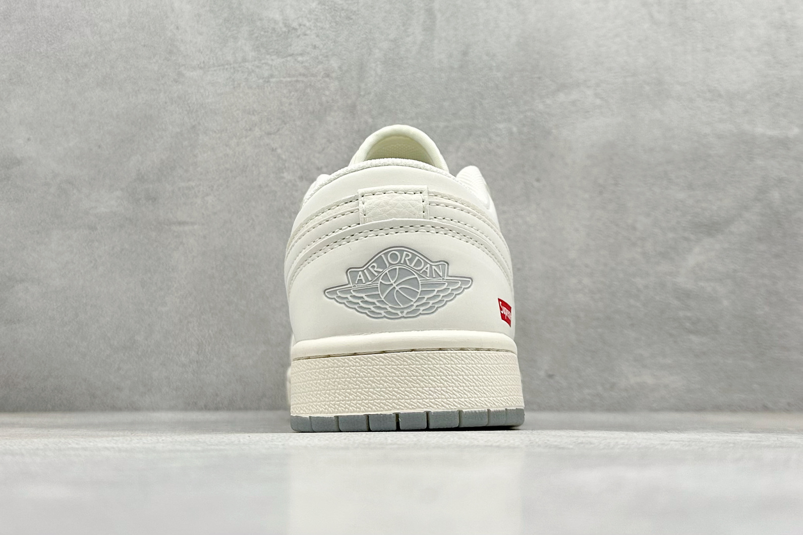 乔丹Supreme x Air Jordan 1 Low纯原版本AJ1联名Supreme米灰红标篮球鞋 莆田AJ货源 货号:XX3168-175