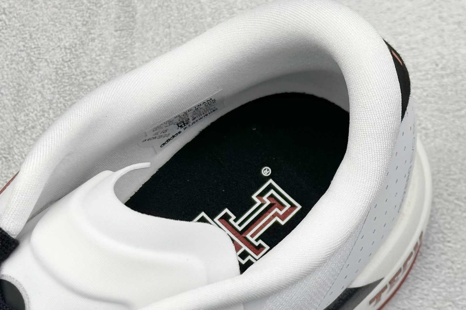 阿迪达斯adidas Adizero Evo SL纯原版本白黑红超轻透气缓震跑鞋 莆田耐克货源 货号：JQ4569