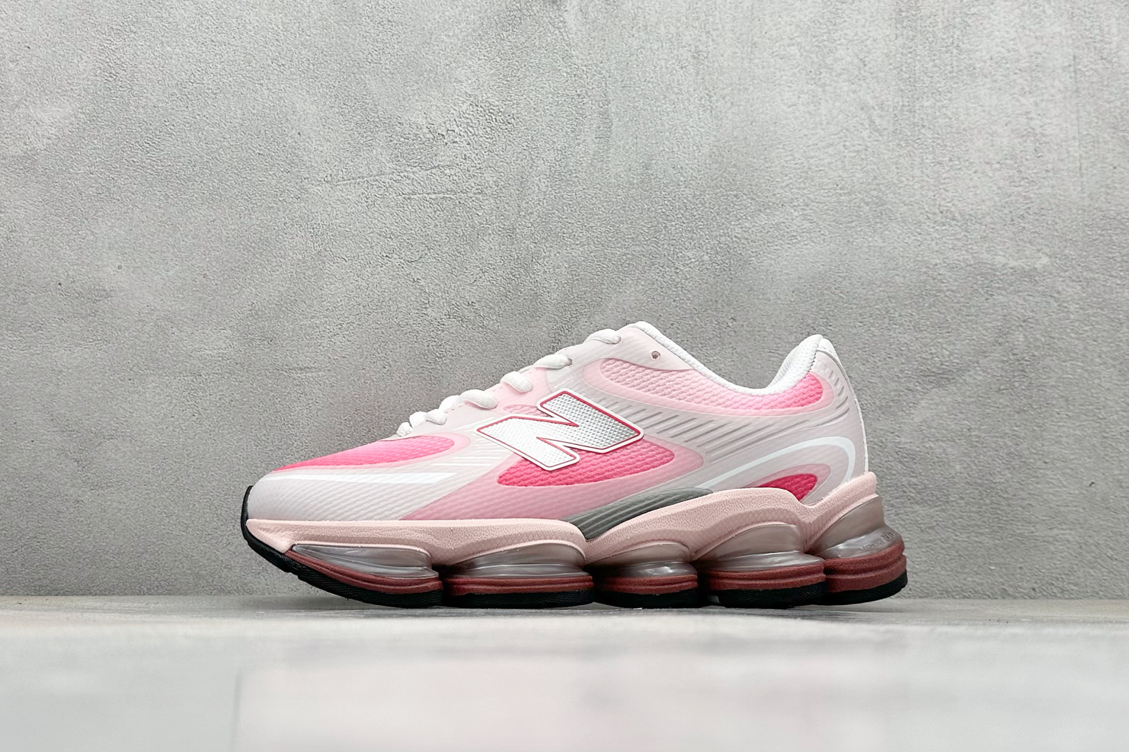 新百伦New Balance 2000纯原版本NB2000白粉渐变网面复古跑鞋 莆田新百伦货源 货号:U2000BF
