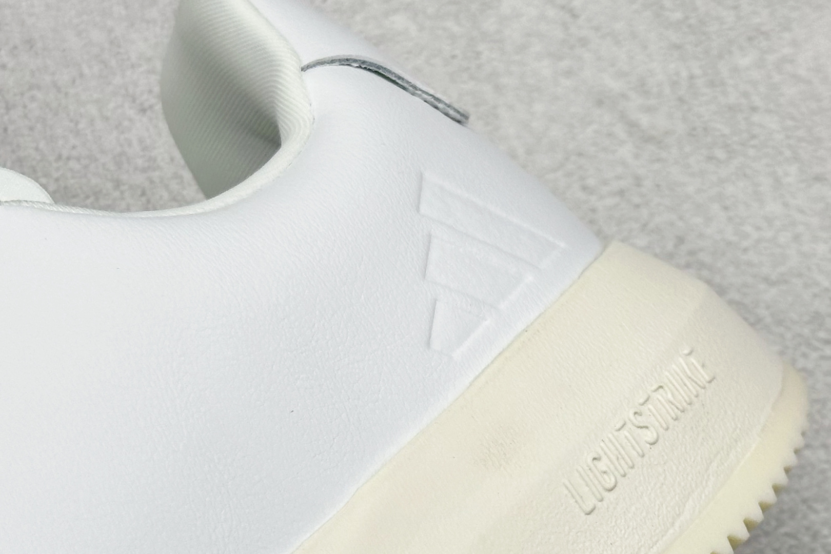 阿迪达斯Adidas Labcourt 百搭休闲轻松舒适耐磨透气低帮板鞋信息资讯大全 货号:JQ2300