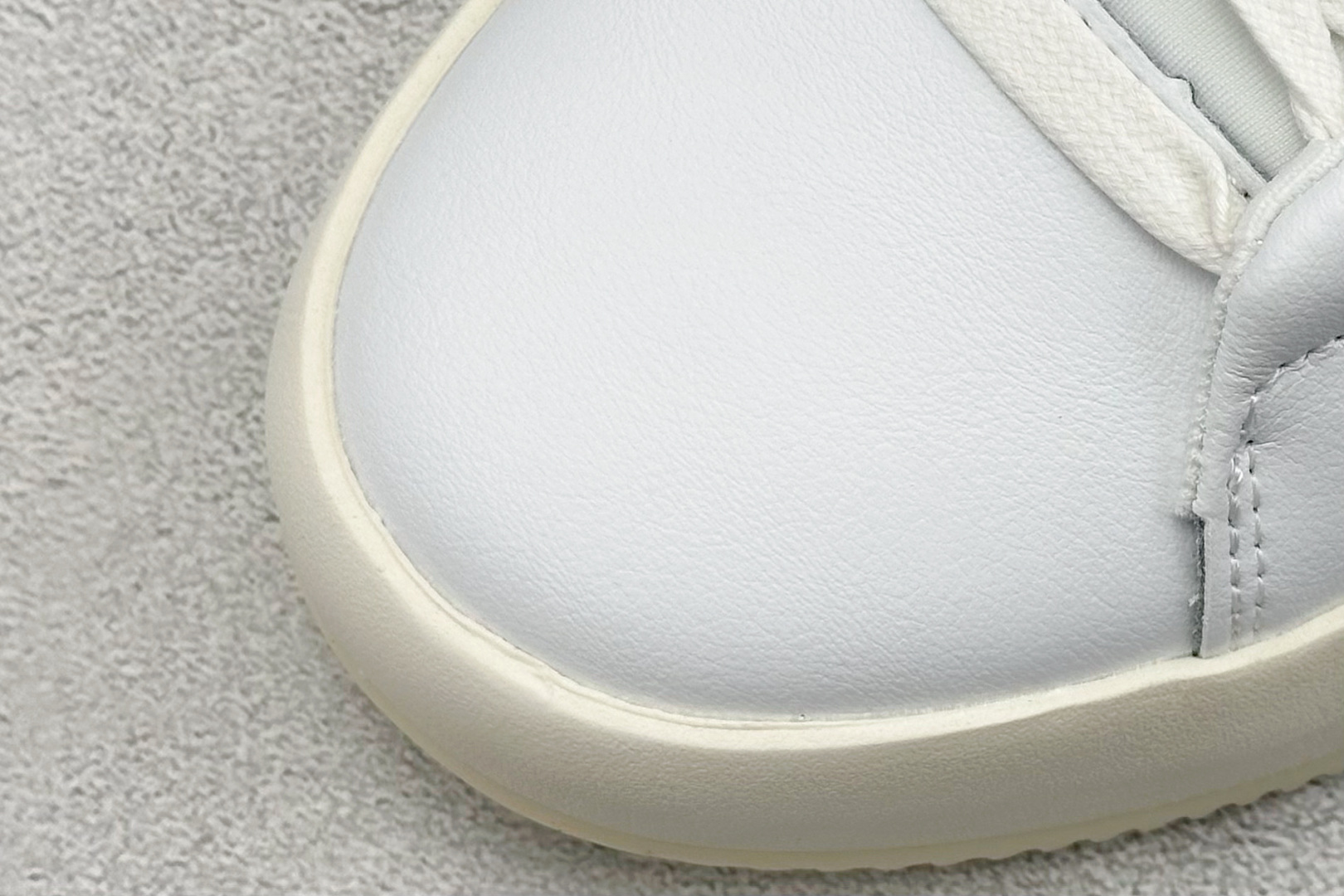 阿迪达斯Adidas Labcourt 百搭休闲轻松舒适耐磨透气低帮板鞋信息资讯大全 货号:JQ2300