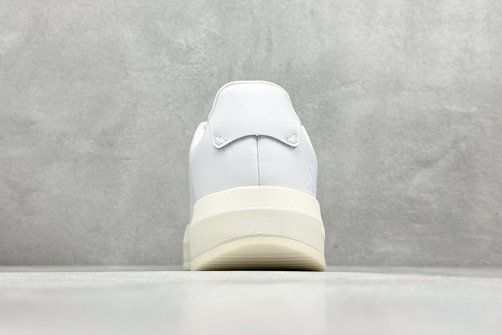 阿迪达斯Adidas Labcourt 百搭休闲轻松舒适耐磨透气低帮板鞋信息资讯大全 货号:JQ2300
