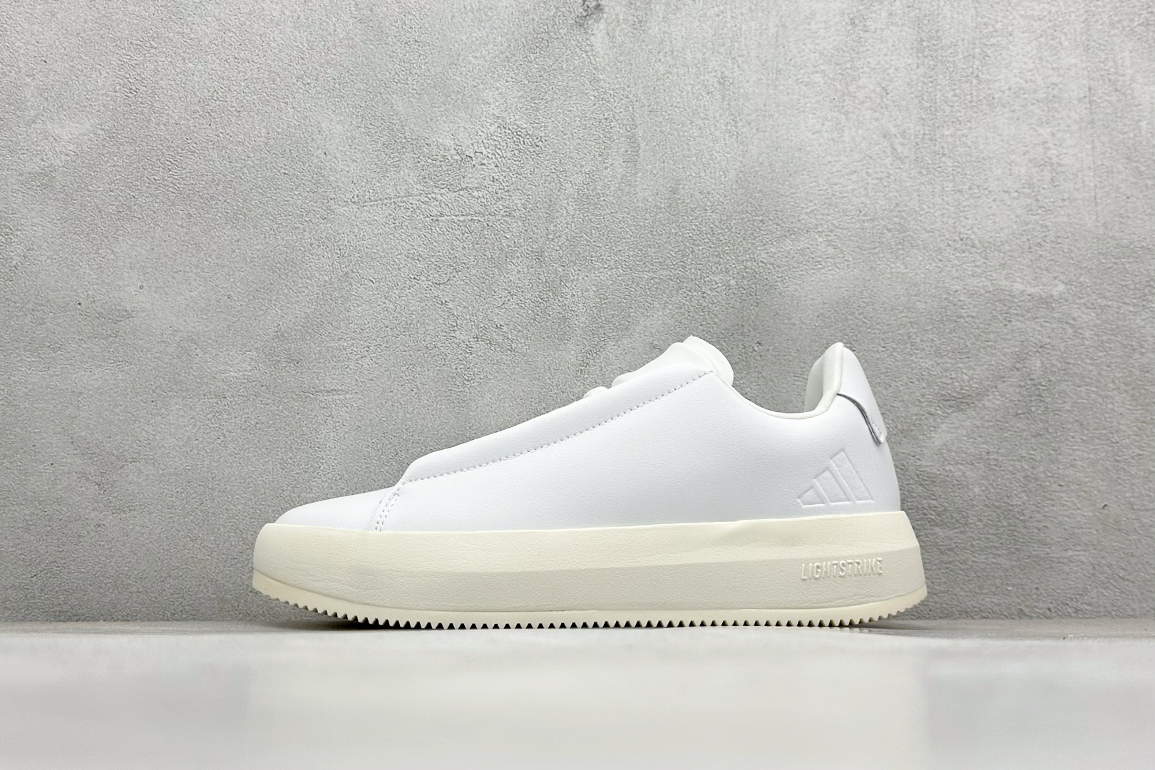 阿迪达斯Adidas Labcourt 百搭休闲轻松舒适耐磨透气低帮板鞋信息资讯大全 货号:JQ2300
