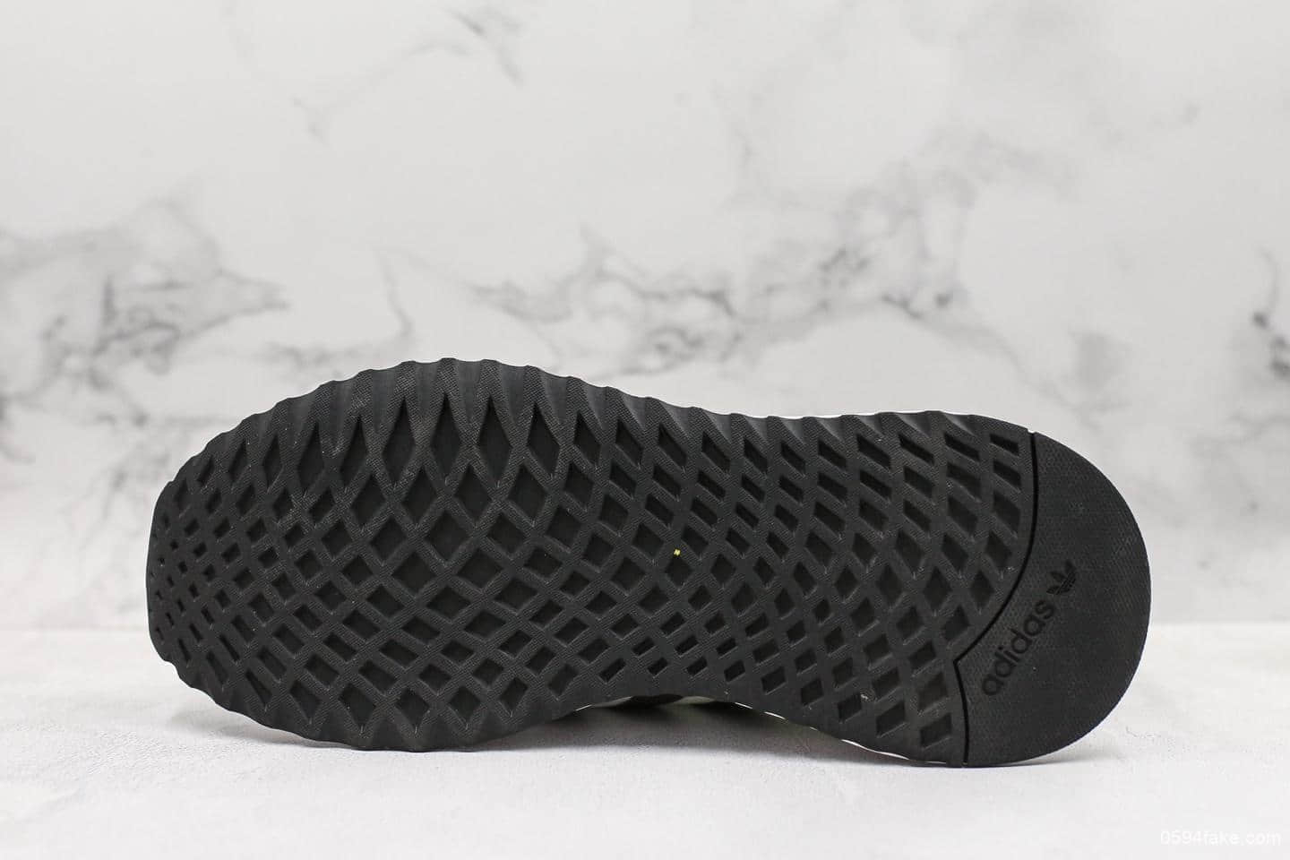 阿迪达斯Adidas Yeezy Runing III小椰子三代白黑公司级带半码 简约休闲缓震运动跑鞋 货号:EE4468