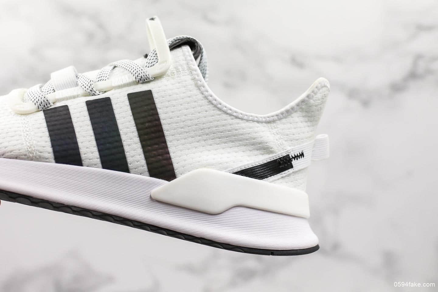 阿迪达斯Adidas Yeezy Runing III小椰子三代白黑公司级带半码 简约休闲缓震运动跑鞋 货号:EE4468