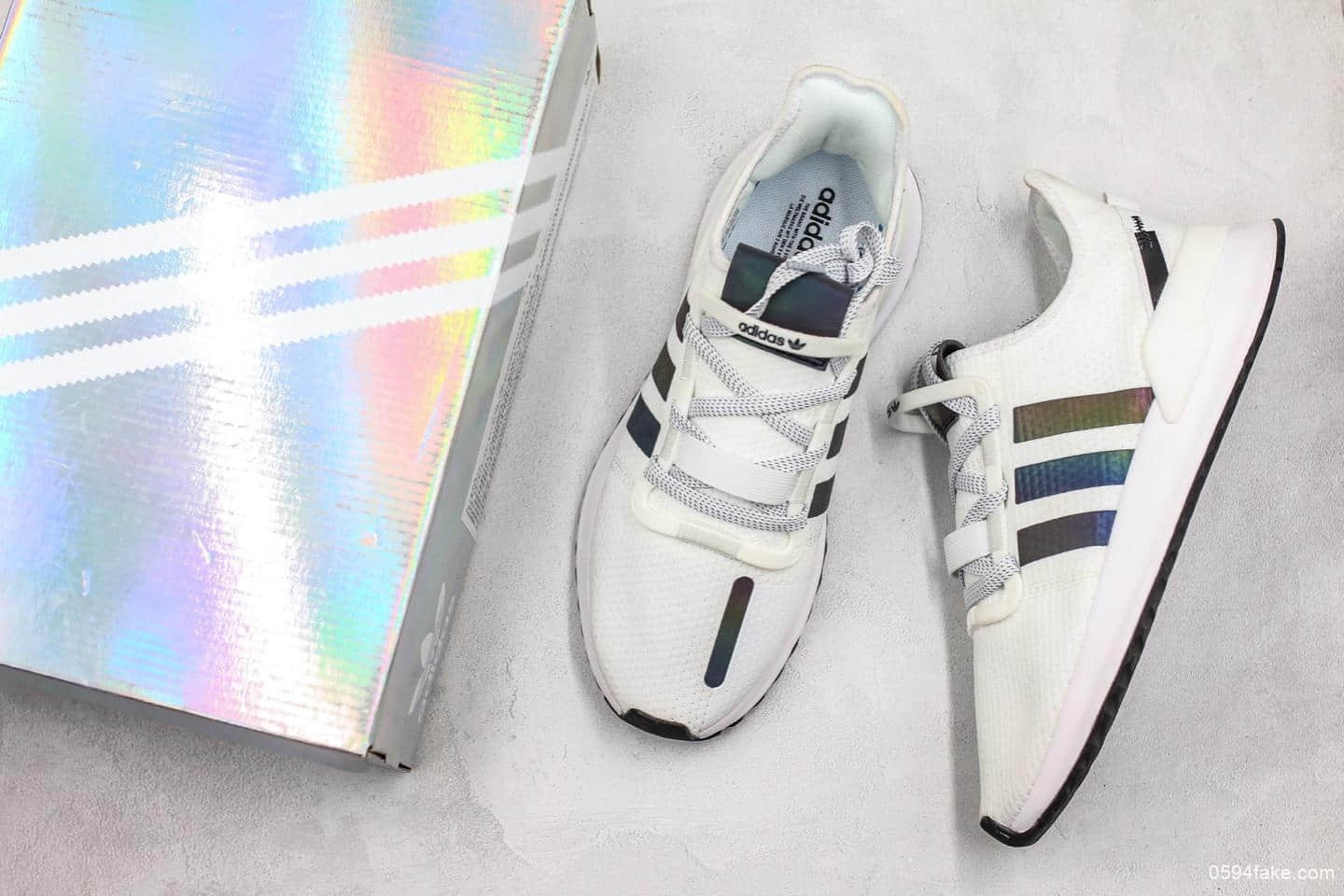 阿迪达斯Adidas Yeezy Runing III小椰子三代白黑公司级带半码 简约休闲缓震运动跑鞋 货号:EE4468