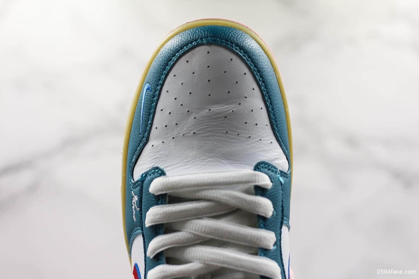 耐克Parra x Nike SB Dunk Low蓝粉色纯原版本带半码原盒原标 货号:CN4504-105