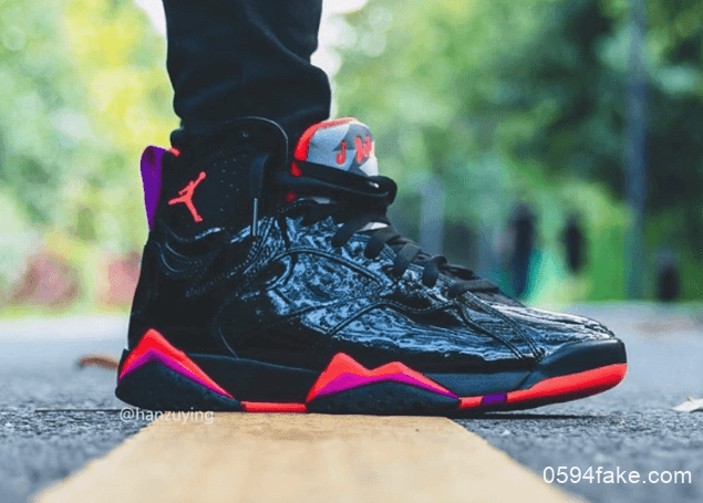 Air Jordan 7 WMNS “Black Patent Leather”释出上脚图!质感不俗! 货号:313358-006