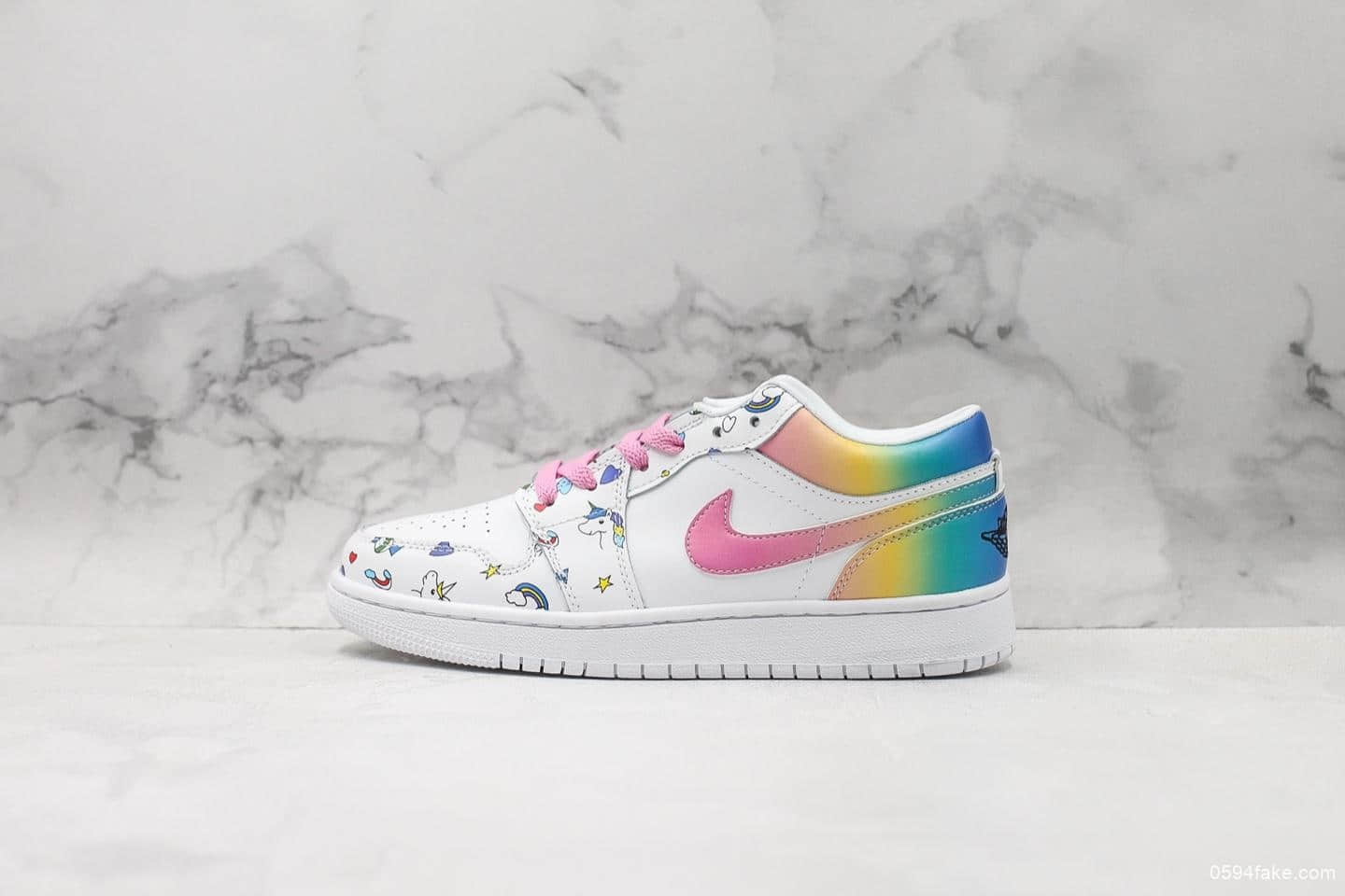 耐克Nike AIR JORDAN 1 LOW AJ1 GS 海外定制Custom版本阳光彩虹独角兽后跟渐变设计效果 (ID:13117) - 图片1
