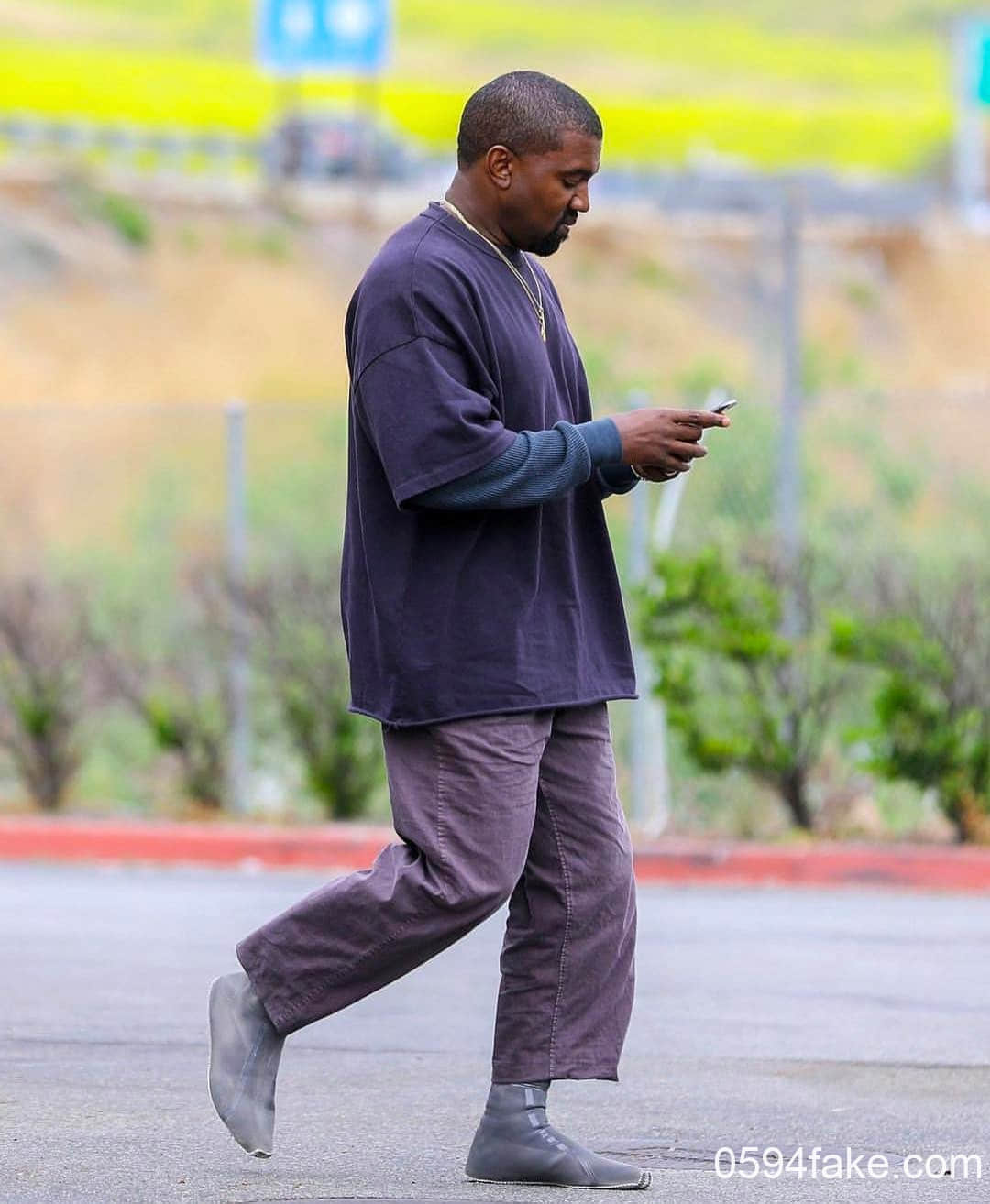 Yeezy Scuba“忍者鞋”最新实物图曝光!鞋底薄得像纸!