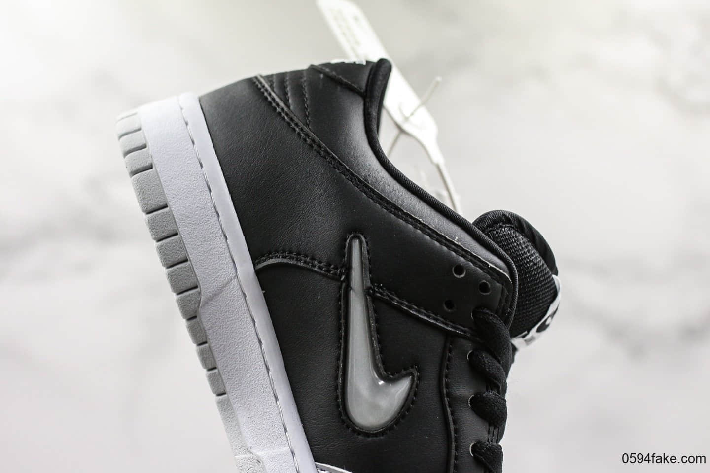 耐克Supreme x Nike SB Dunk Low联名板鞋黑银配色纯原带半码 细节一比一原鞋开模打造 货号:CK3480-001