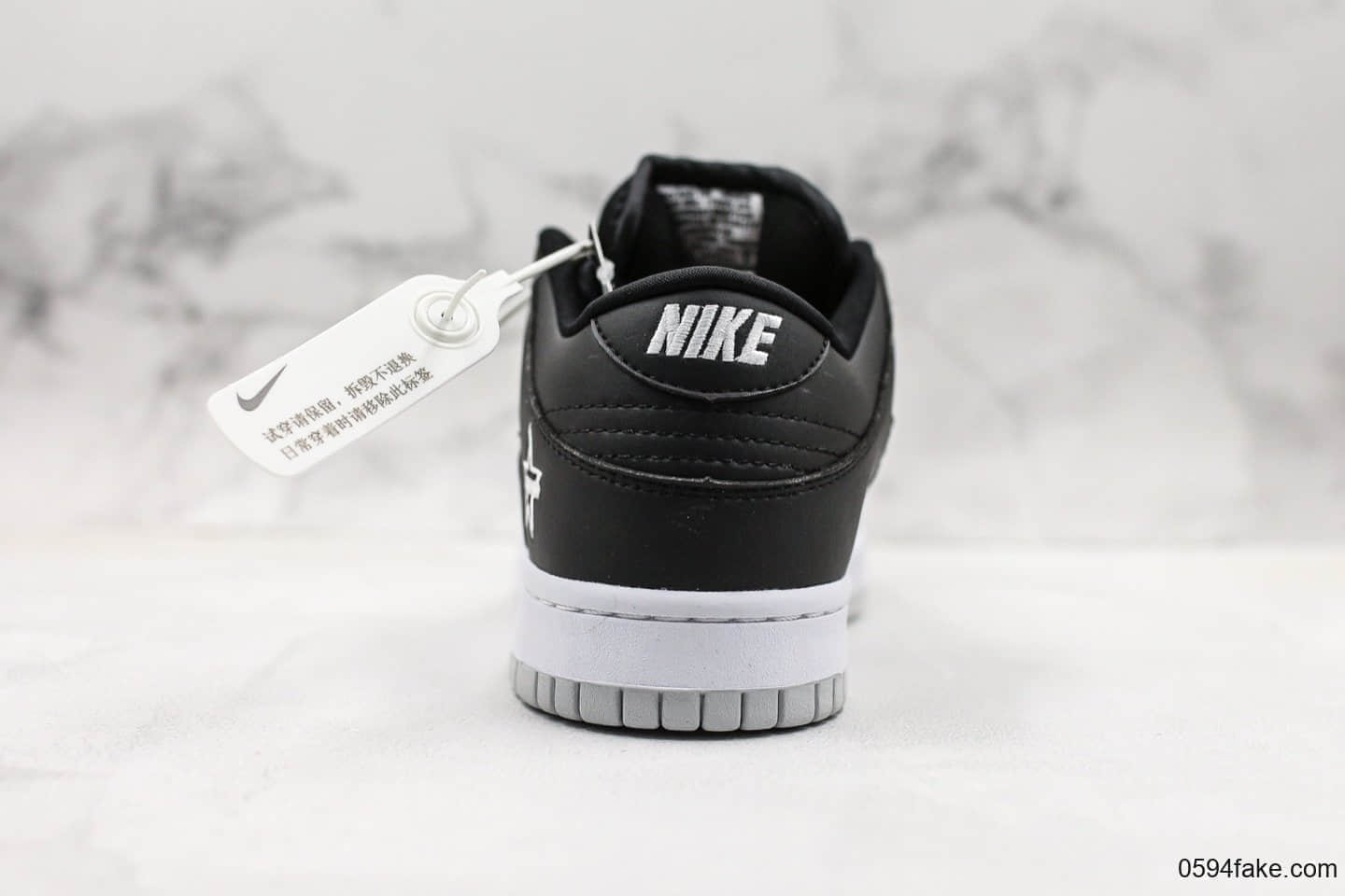 耐克Supreme x Nike SB Dunk Low联名板鞋黑银配色纯原带半码 细节一比一原鞋开模打造 货号:CK3480-001