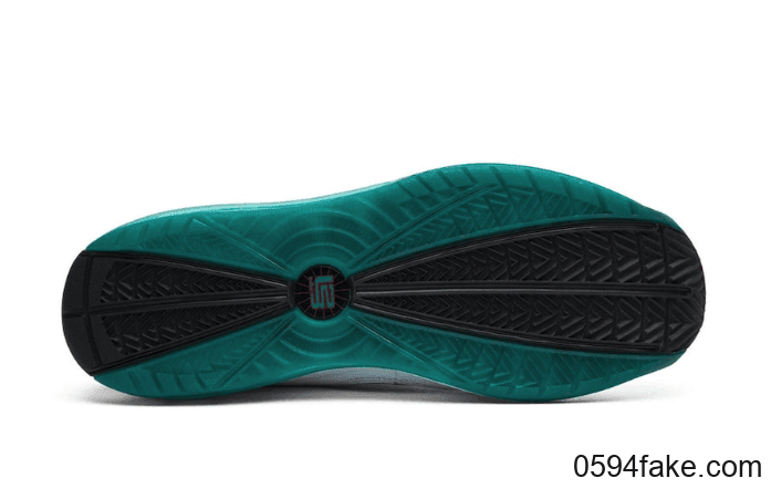 詹皇上脚“红毯”配色!Nike Air Max LeBron 7“ Red Carpet”即将复刻回归! 货号:CU5133-100