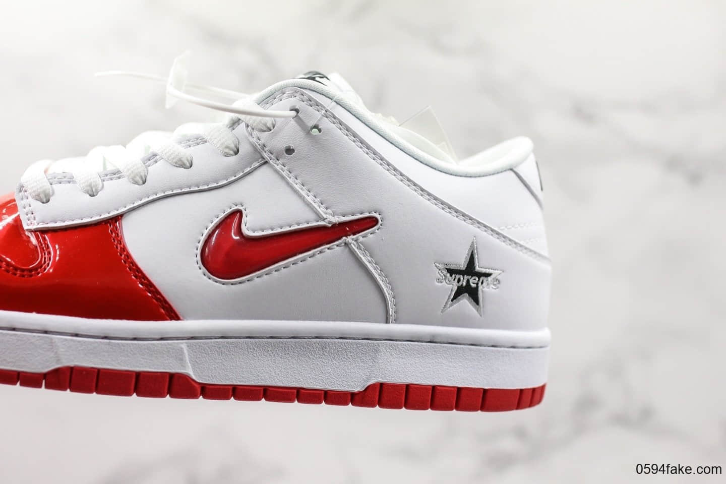 耐克Supreme x Nike SB Dunk Low Metallic Silver联名款红白配色滑板鞋原鞋开模一比一精品板鞋 货号:CK3480-600