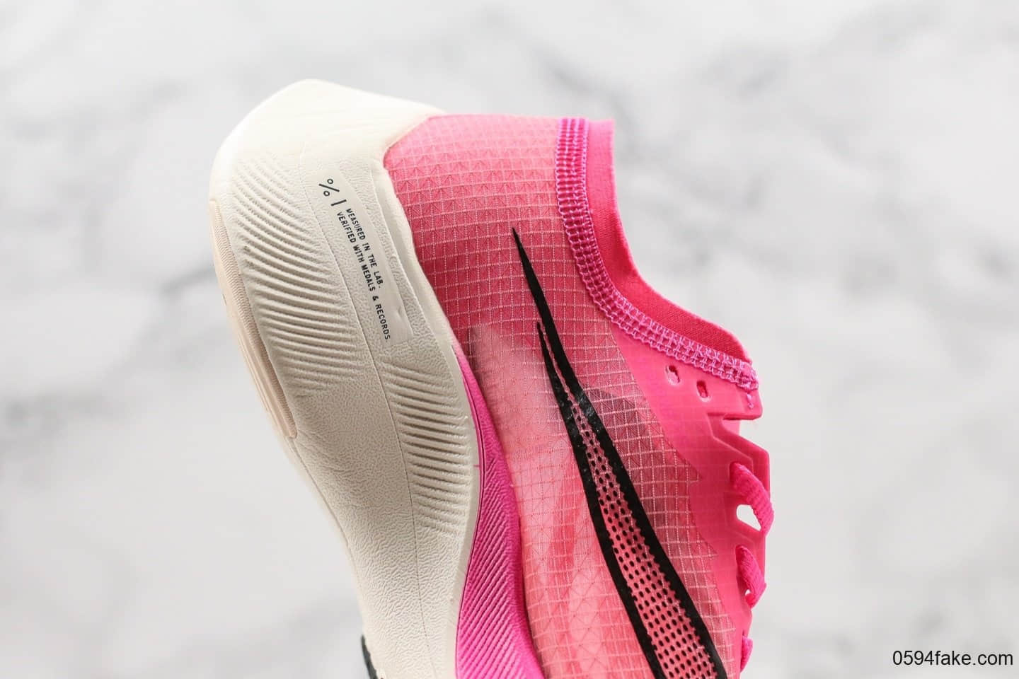 耐克Nike ZoomX Vaporfly Next%公司级版本轻量化登月马拉松跑鞋内置气垫原档案数据开发 货号:AO4568-105
