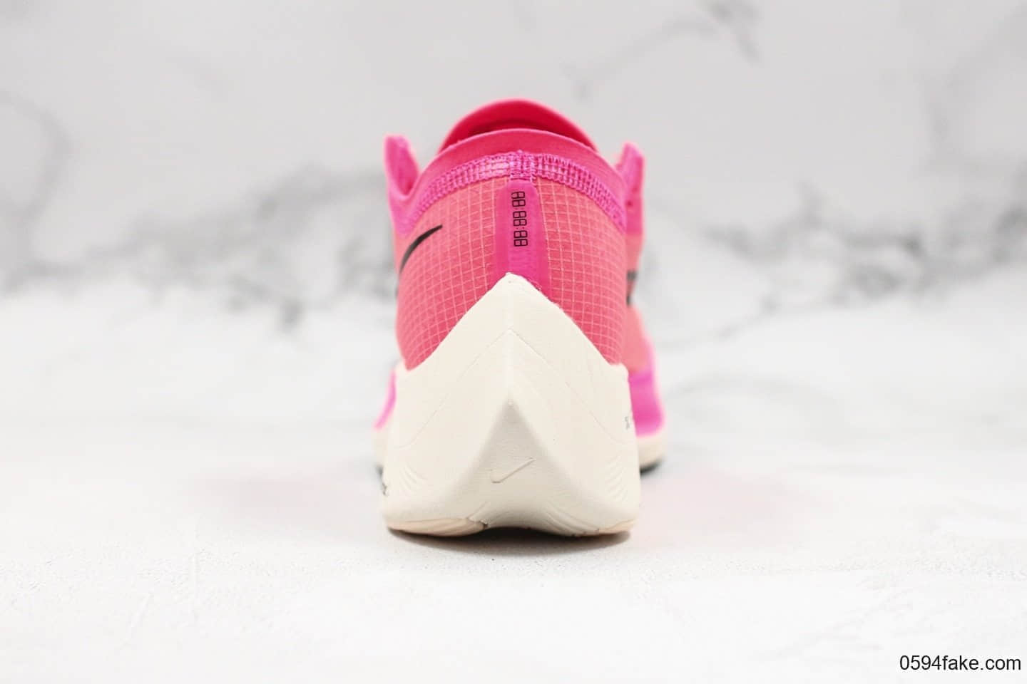耐克Nike ZoomX Vaporfly Next%公司级版本轻量化登月马拉松跑鞋内置气垫原档案数据开发 货号:AO4568-105