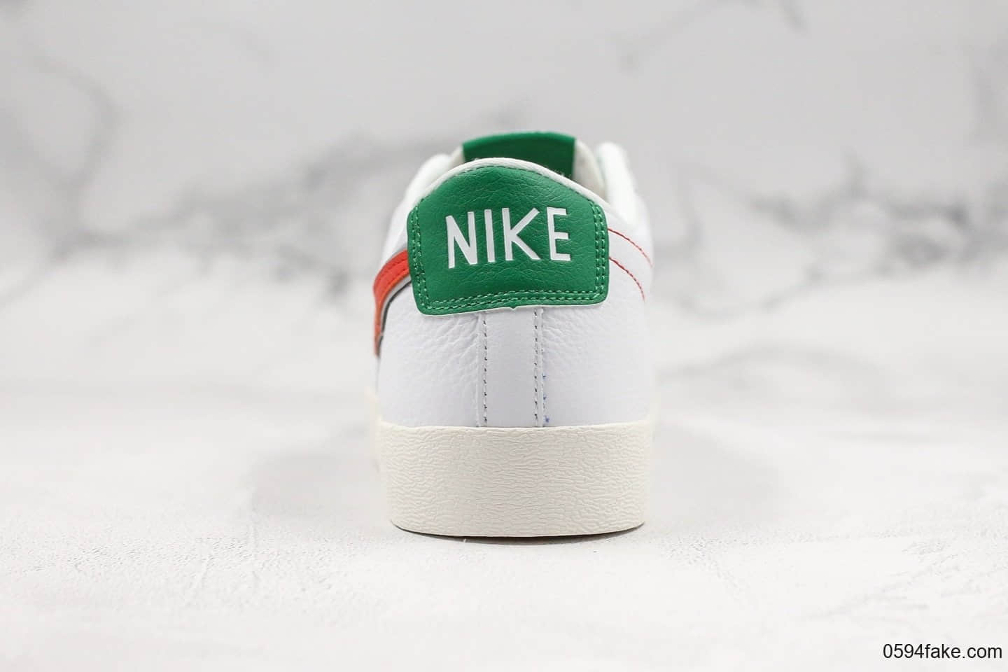 耐克Stranger Things x Nike Blazer Low “Hawkins High”怪奇物语联名开拓者低帮板鞋白绿橘限定配色真标带半码带防尘纸、支撑可充正 货号:454471-100