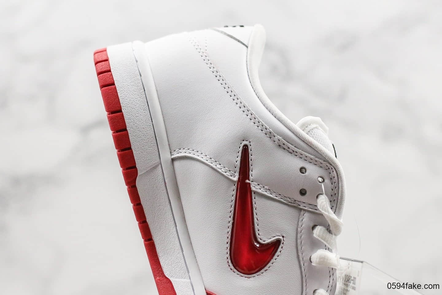 耐克Nike SB Dunk Low x Supreme联名款顶级纯原版本白红配色原鞋开发独家纯原原厂刺绣内置zoom皮料原厂发回 货号:CK3480-600