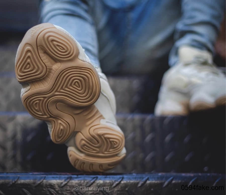 更加御寒保暖!Yeezy 500 “Stone”释出最新实物图!还有上脚美照! 货号:FW4839
