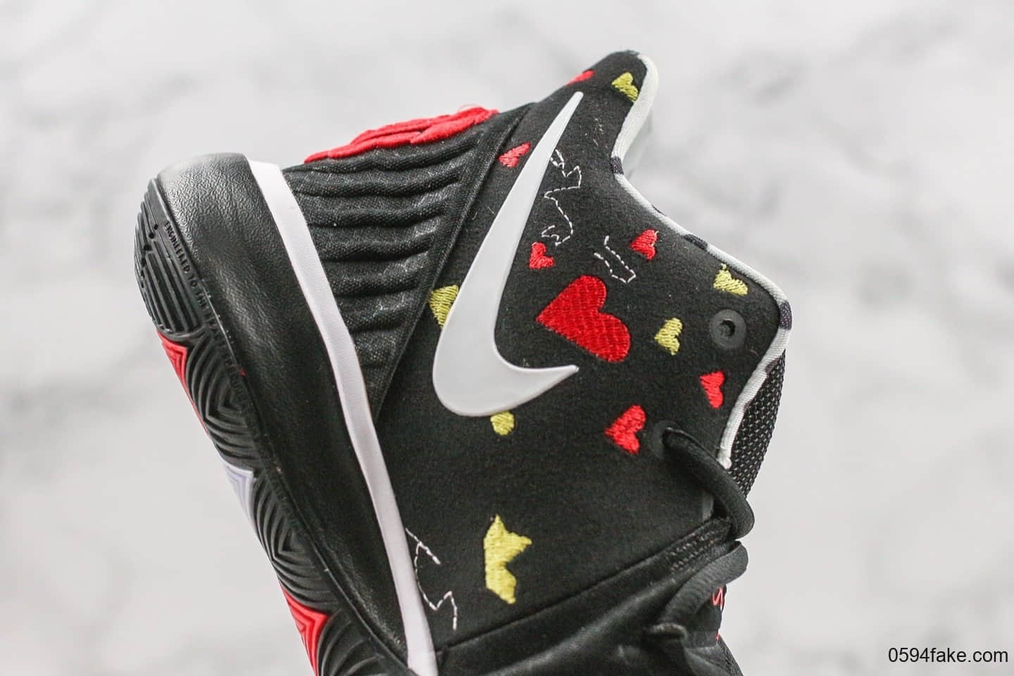 耐克Nike Kyrie 5 x Sneaker Room纯原版本欧文5代爱心玫瑰联名配色母亲节主题后跟玫瑰花刺绣实战篮球鞋 货号:AO2919-601