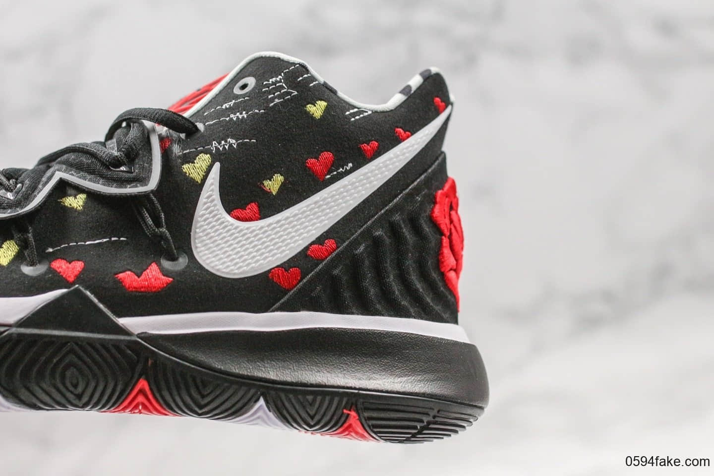 耐克Nike Kyrie 5 x Sneaker Room纯原版本欧文5代爱心玫瑰联名配色母亲节主题后跟玫瑰花刺绣实战篮球鞋 货号:AO2919-601