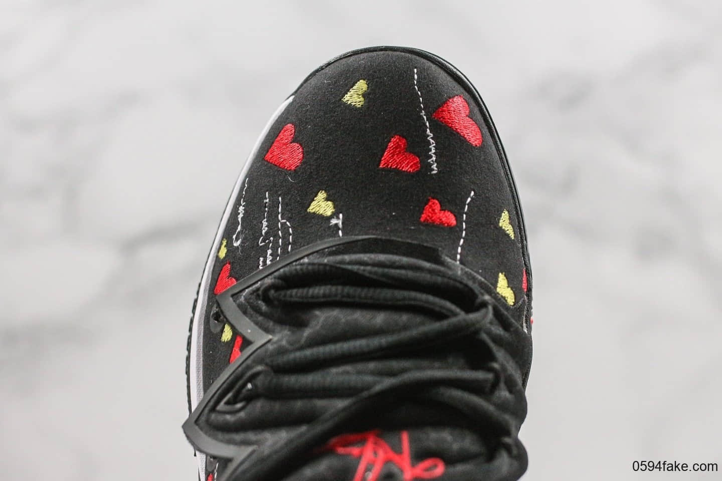 耐克Nike Kyrie 5 x Sneaker Room纯原版本欧文5代爱心玫瑰联名配色母亲节主题后跟玫瑰花刺绣实战篮球鞋 货号:AO2919-601