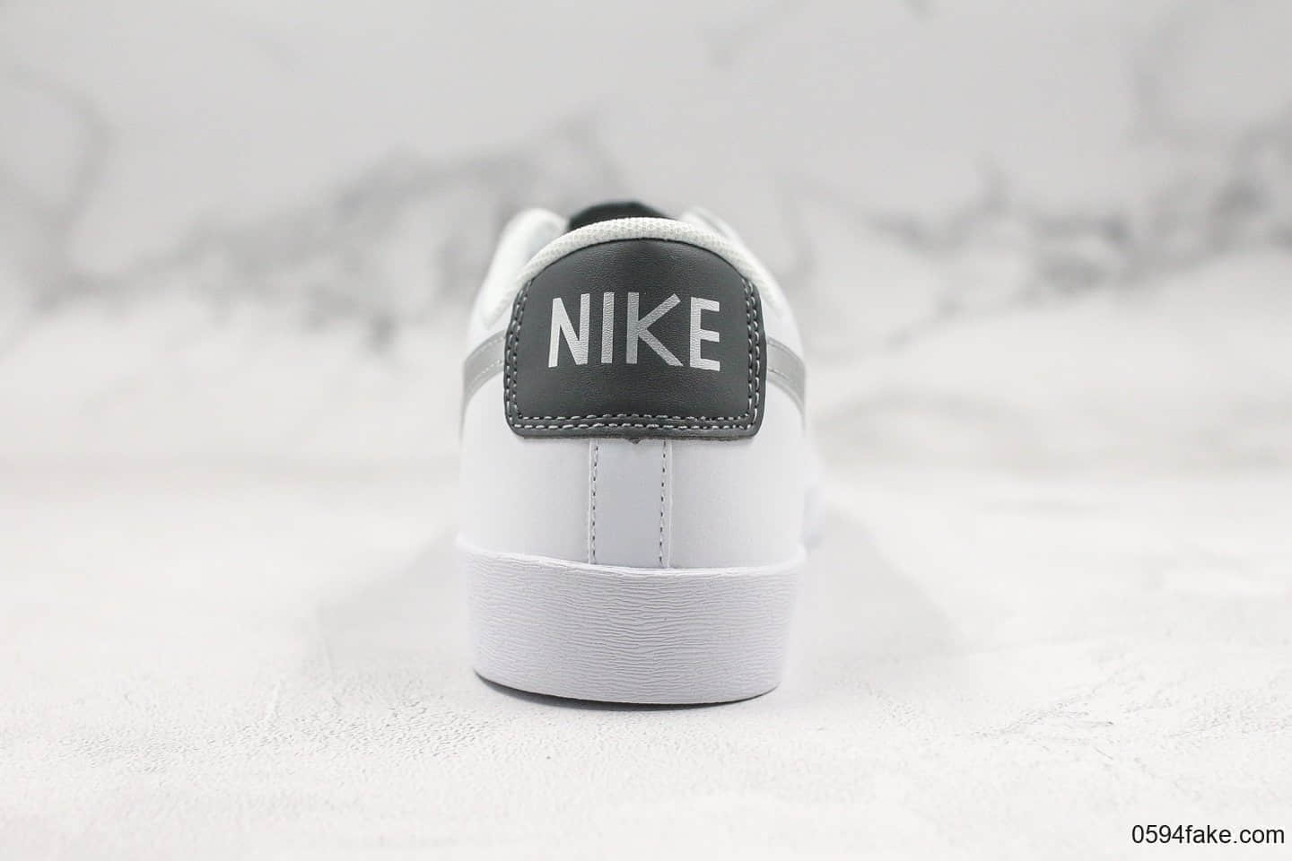耐克NIKE BLAZER LOW LE公司级版本开拓者低帮板鞋银钩灰标全新配色全头层纳帕皮质原盒原标双层中底布 货号:AV9370-106