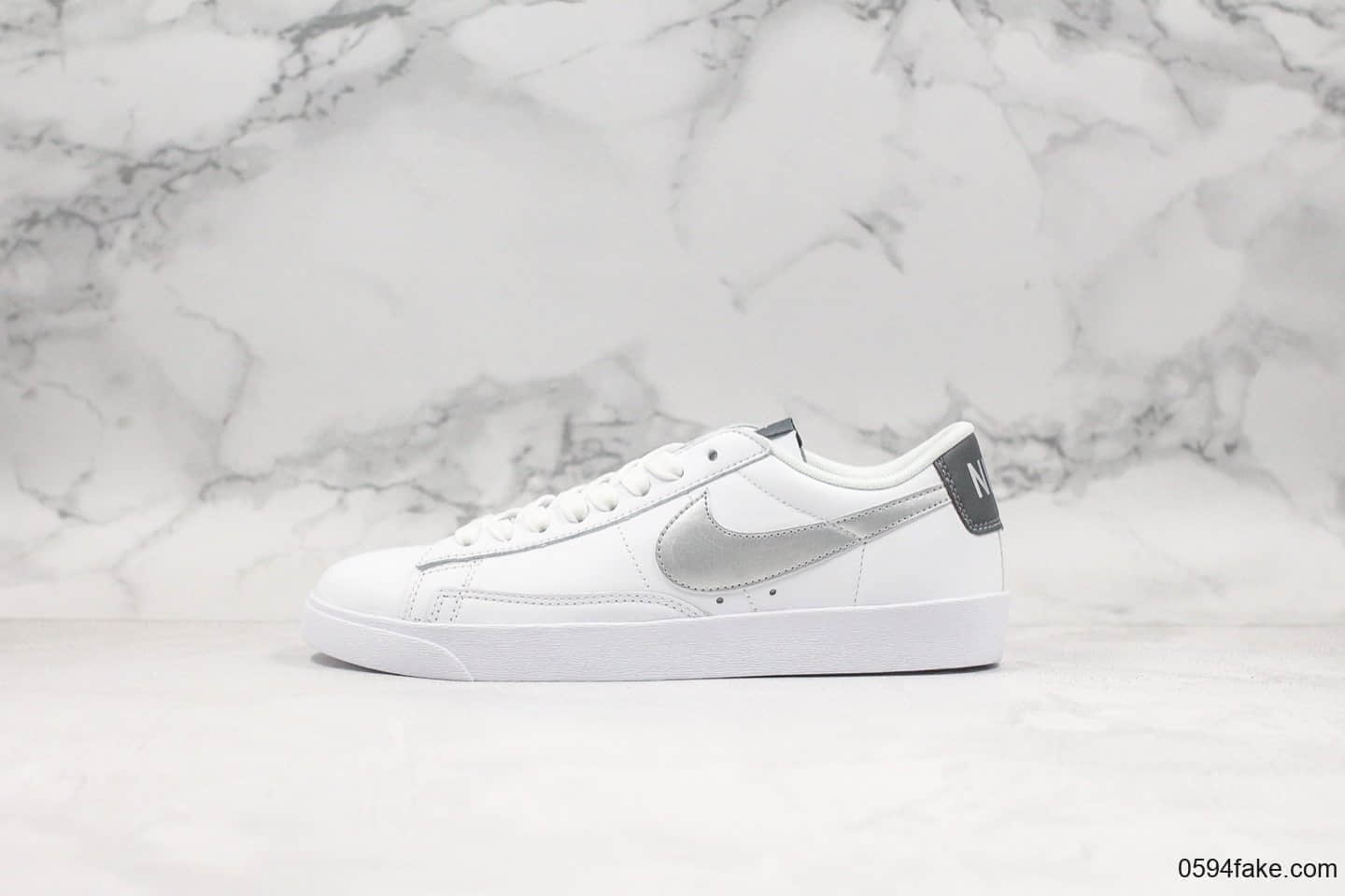 耐克NIKE BLAZER LOW LE公司级版本开拓者低帮板鞋银钩灰标全新配色全头层纳帕皮质原盒原标双层中底布 货号:AV9370-106