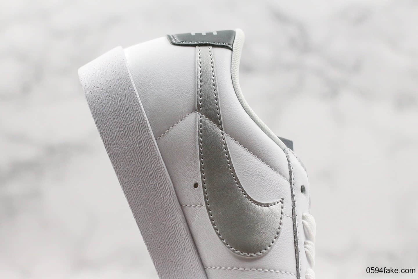 耐克NIKE BLAZER LOW LE公司级版本开拓者低帮板鞋银钩灰标全新配色全头层纳帕皮质原盒原标双层中底布 货号:AV9370-106