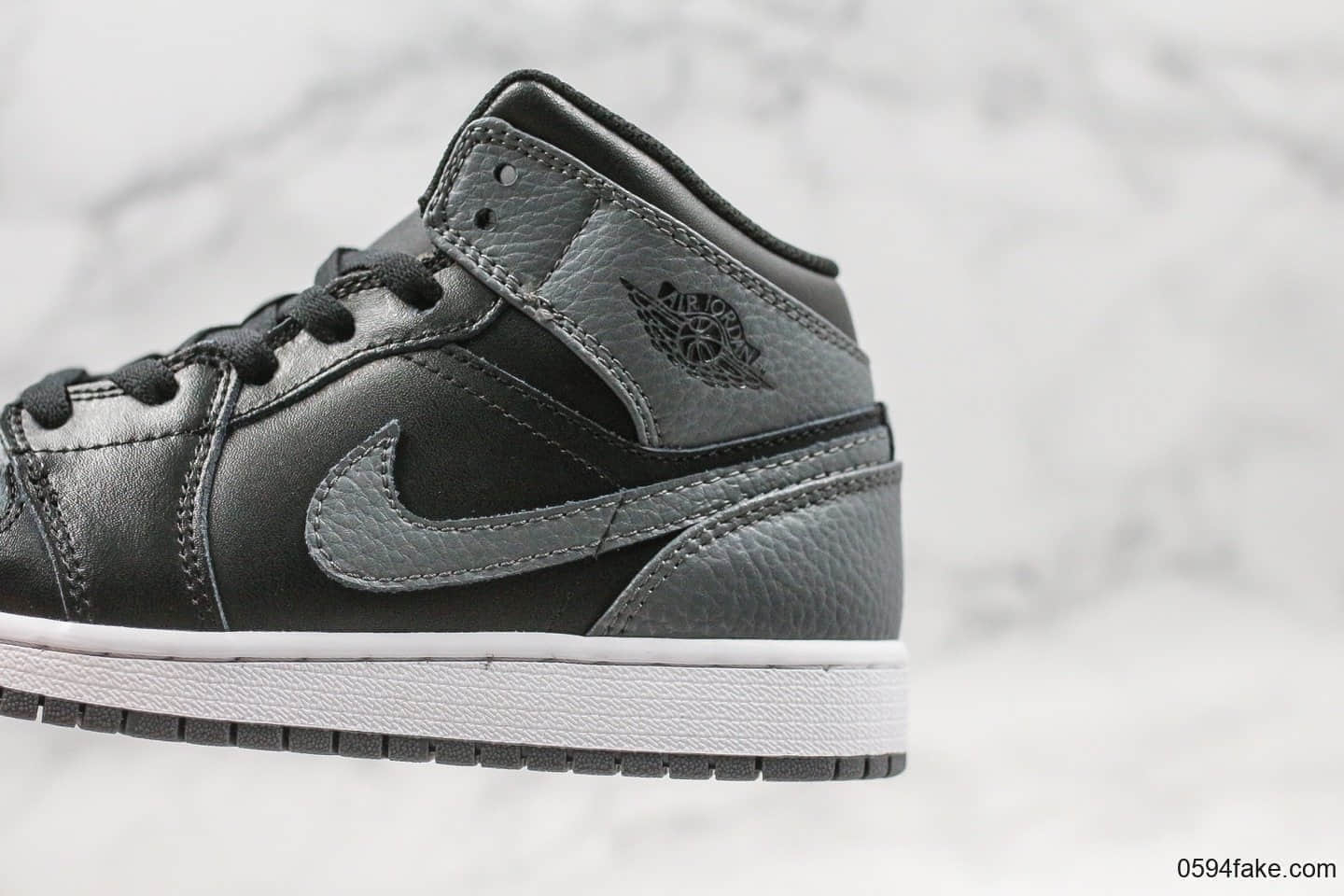 乔丹Air Jordan 1 mid实战篮球鞋中帮AJ1影子灰纯原带半码原厂渠道全新批次定制皮料 货号：554725-041