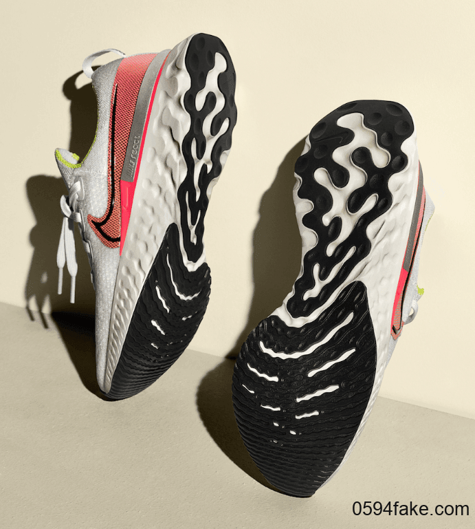 Nike全新跑鞋明年发售!结合Zoom Vaporfly 4%和Nike React的豪华配置!