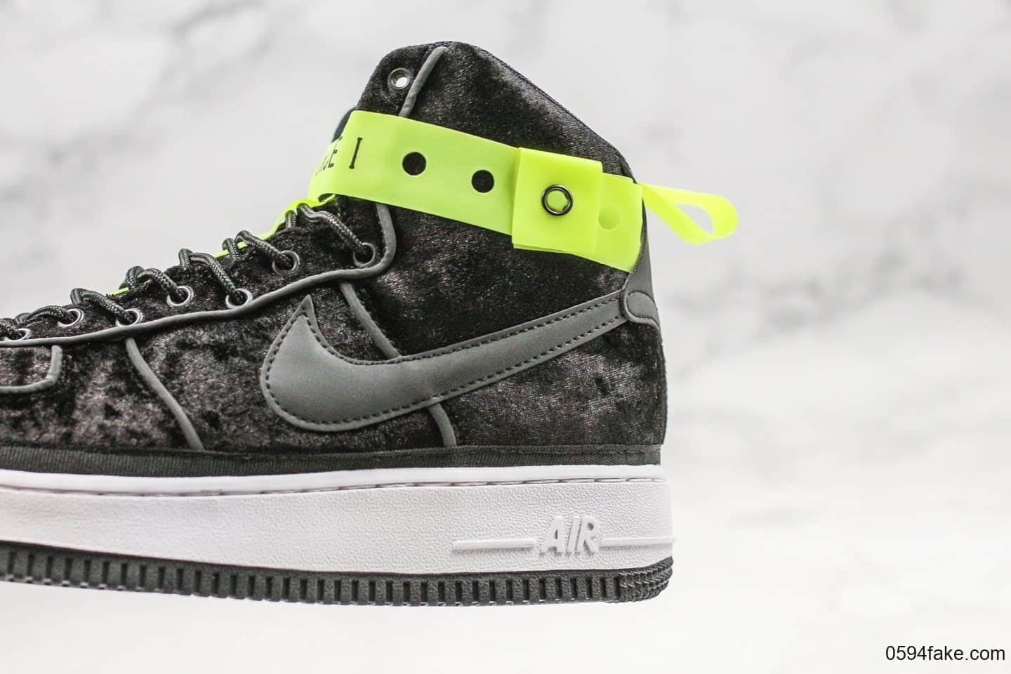 耐克Magic Stick x Nike Air Force 1 High空军一号联名款经典高帮板鞋丝绒黑荧光绿3M真标带半码原楦头纸板 货号:573967-003