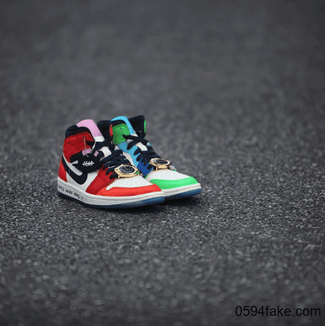 拼接鸳鸯配色+奢华“金表”!Melody Ehsani x Air Jordan 1 Mid后天发售! 货号:CQ7629-100