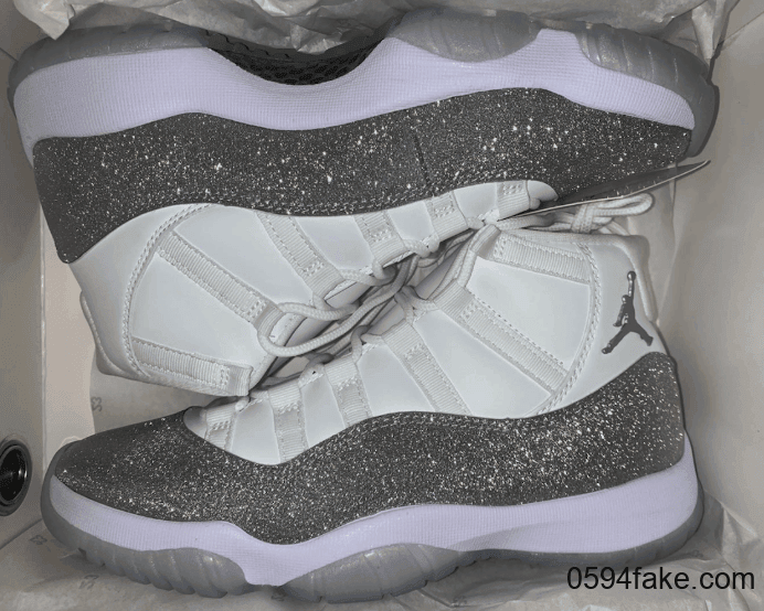 这双Air Jordan 11简直要闪瞎我了!好看到发出尖叫! 货号:AR0715-100