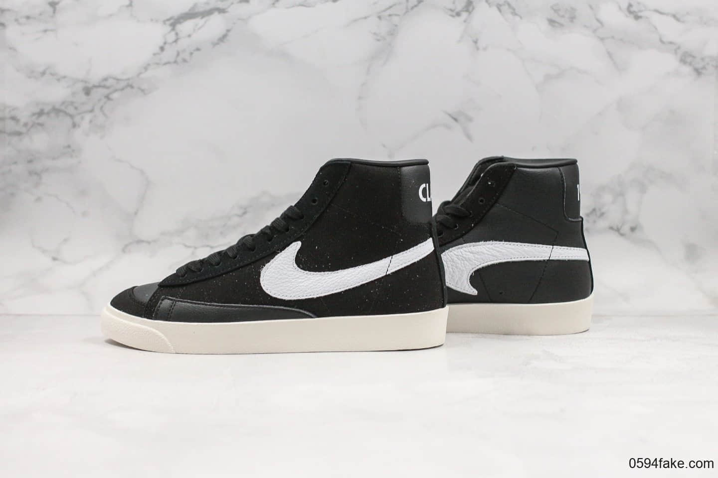 耐克Nike Blazer Mid Class 1977 x Slam Jam纯原版本高帮开拓者联名款经典开拓者高帮百搭休闲运动板鞋白灰黑帆布拼接鸳鸯钩设计 货号:CD8233-001