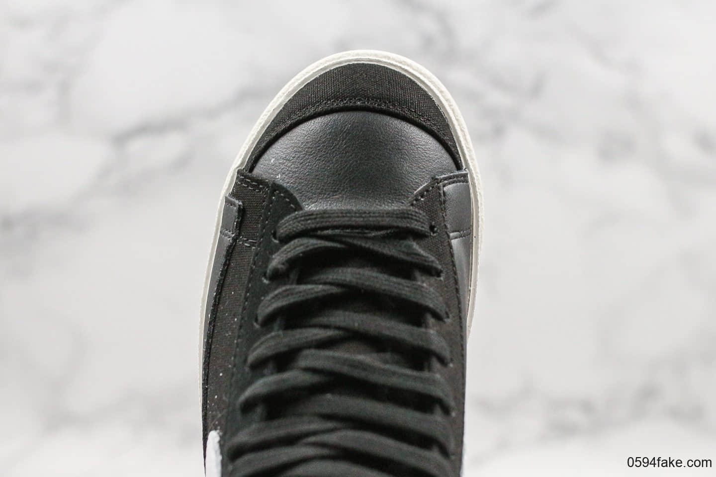 耐克Nike Blazer Mid Class 1977 x Slam Jam纯原版本高帮开拓者联名款经典开拓者高帮百搭休闲运动板鞋白灰黑帆布拼接鸳鸯钩设计 货号:CD8233-001