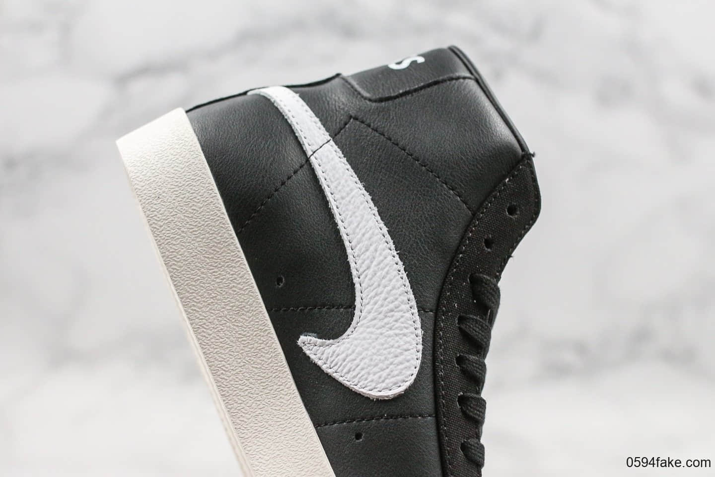耐克Nike Blazer Mid Class 1977 x Slam Jam纯原版本高帮开拓者联名款经典开拓者高帮百搭休闲运动板鞋白灰黑帆布拼接鸳鸯钩设计 货号:CD8233-001