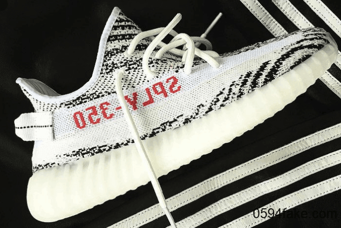 白斑马 Yeezy 350 V2又卷土重来了!上次没买的小伙伴有福了! 货号:CP9654