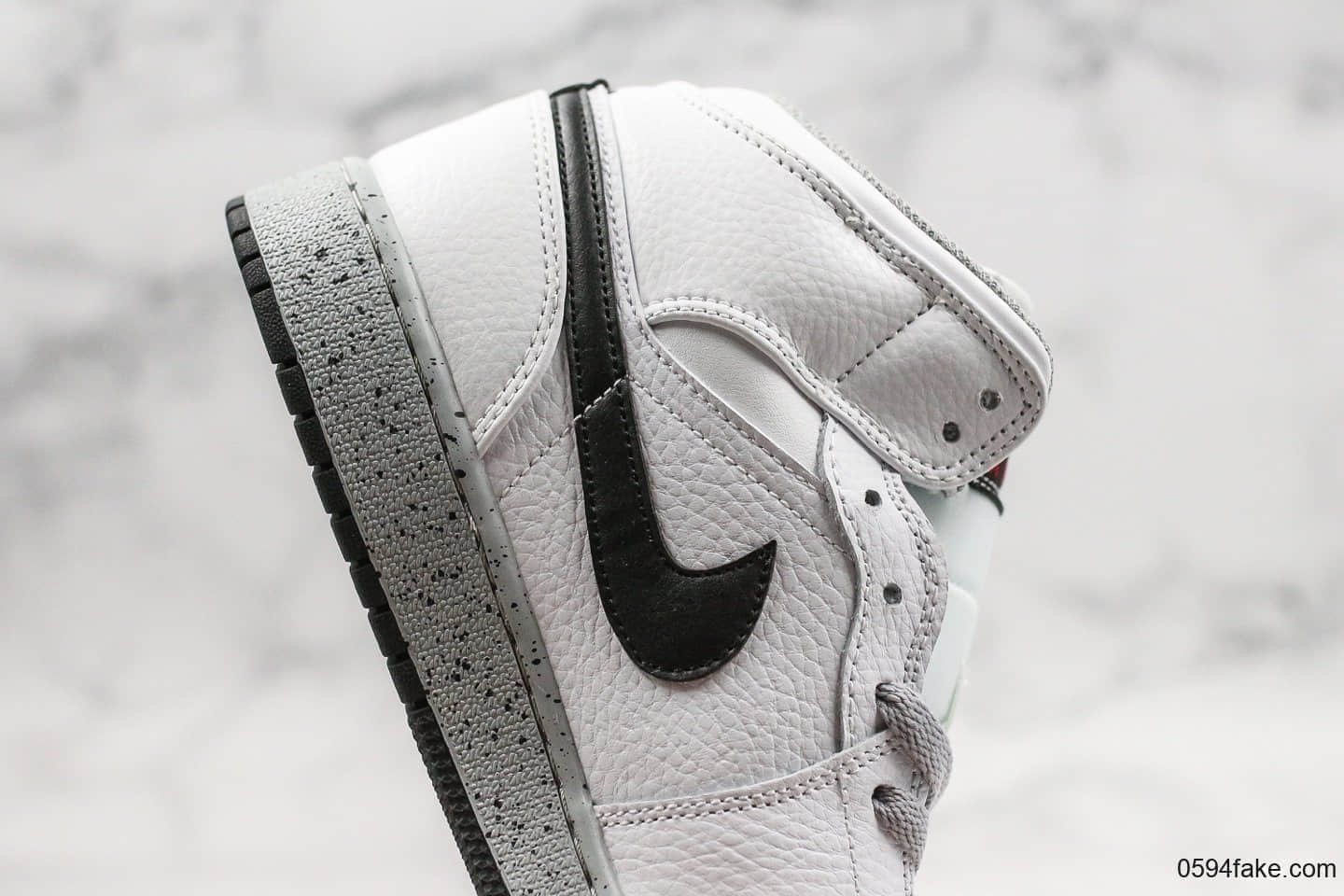 乔丹Air Jordan 1 Mid公司级版本AJ1白水泥配色原盒原标原楦头纸板打造乔丹实战篮球鞋 货号:554725-115