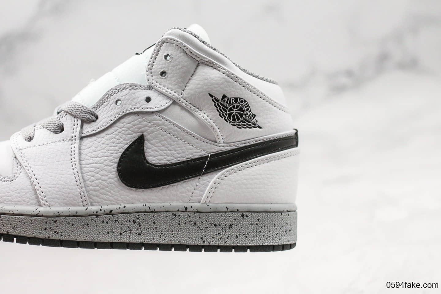 乔丹Air Jordan 1 Mid公司级版本AJ1白水泥配色原盒原标原楦头纸板打造乔丹实战篮球鞋 货号:554725-115