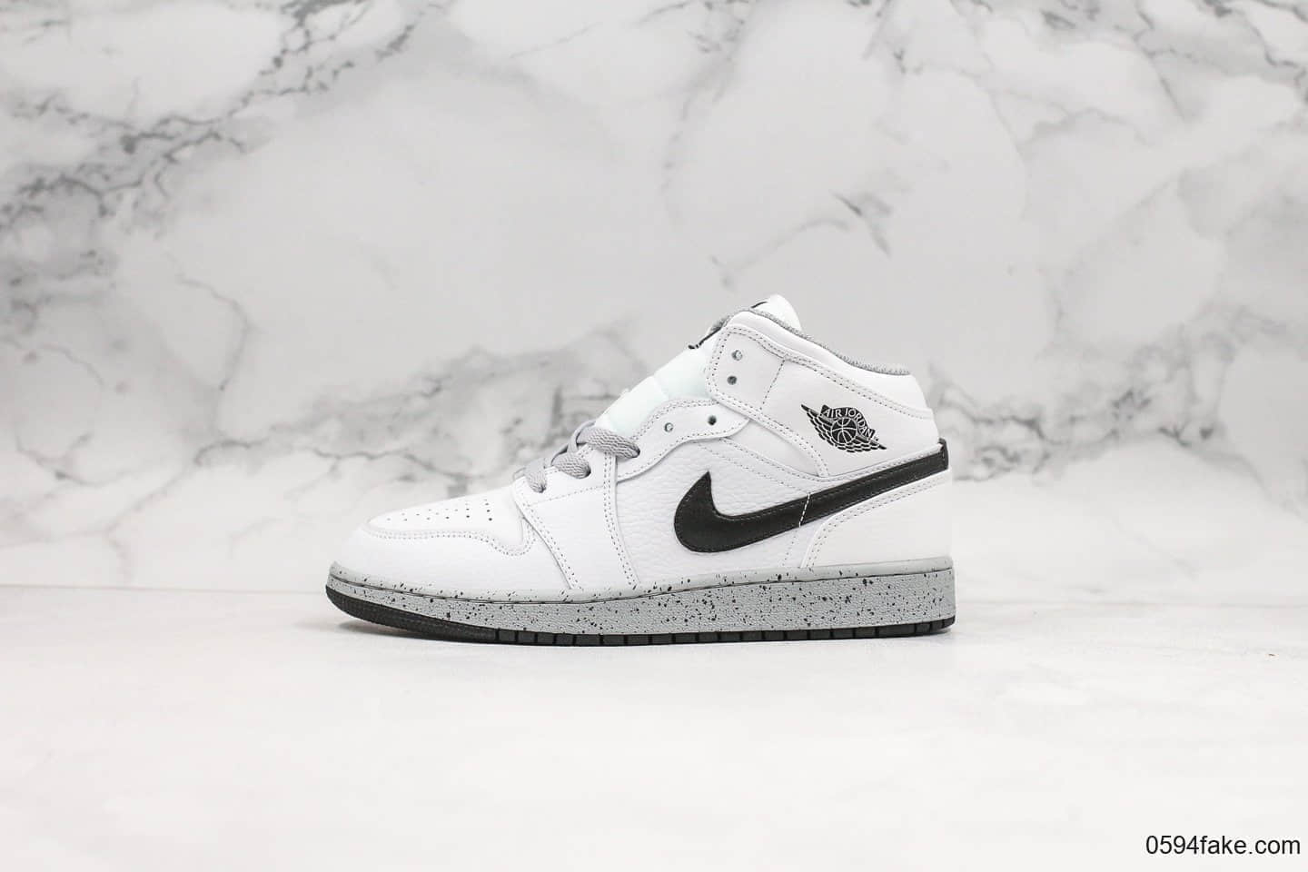 乔丹Air Jordan 1 Mid公司级版本AJ1白水泥配色原盒原标原楦头纸板打造乔丹实战篮球鞋 货号:554725-115