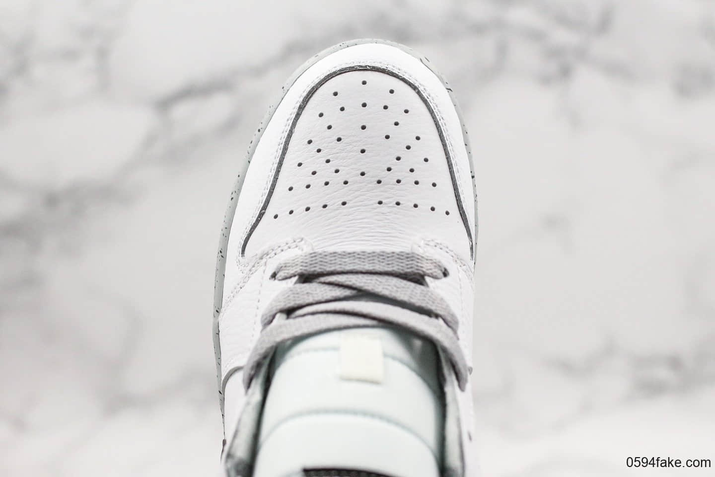 乔丹Air Jordan 1 Mid公司级版本AJ1白水泥配色原盒原标原楦头纸板打造乔丹实战篮球鞋 货号:554725-115