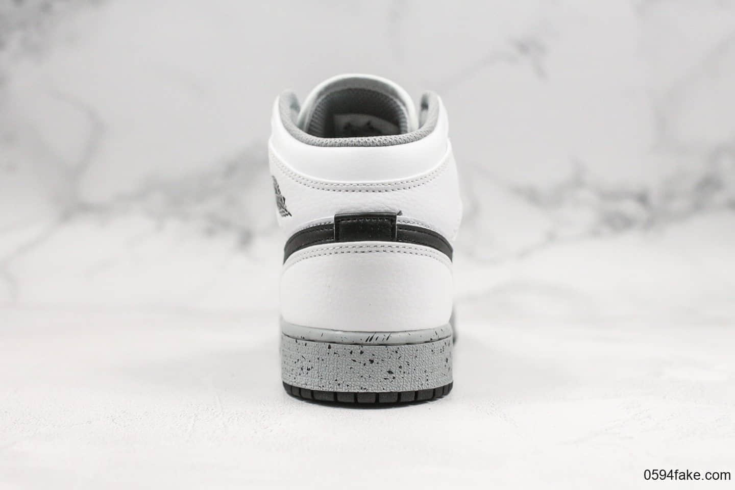 乔丹Air Jordan 1 Mid公司级版本AJ1白水泥配色原盒原标原楦头纸板打造乔丹实战篮球鞋 货号:554725-115