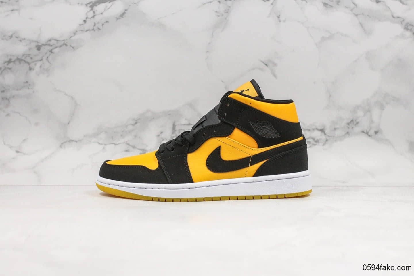 乔丹Air Jordan Mid公司级版本中帮AJ1黑橙丝绸大黄蜂原档案数据开发鞋面采用磨砂材质与丝绸拼接 (ID:23707) - 图片1