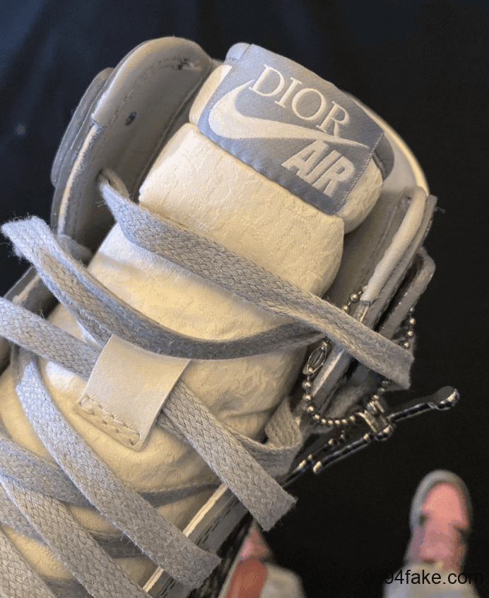 超限量重磅联名来袭!Dior x Air Jordan 1实物图首度曝光!